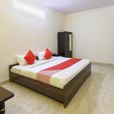 Hotel O Club Residency Új-Delhi Kültér fotó