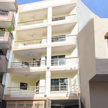 Hotel O Club Residency Új-Delhi Kültér fotó