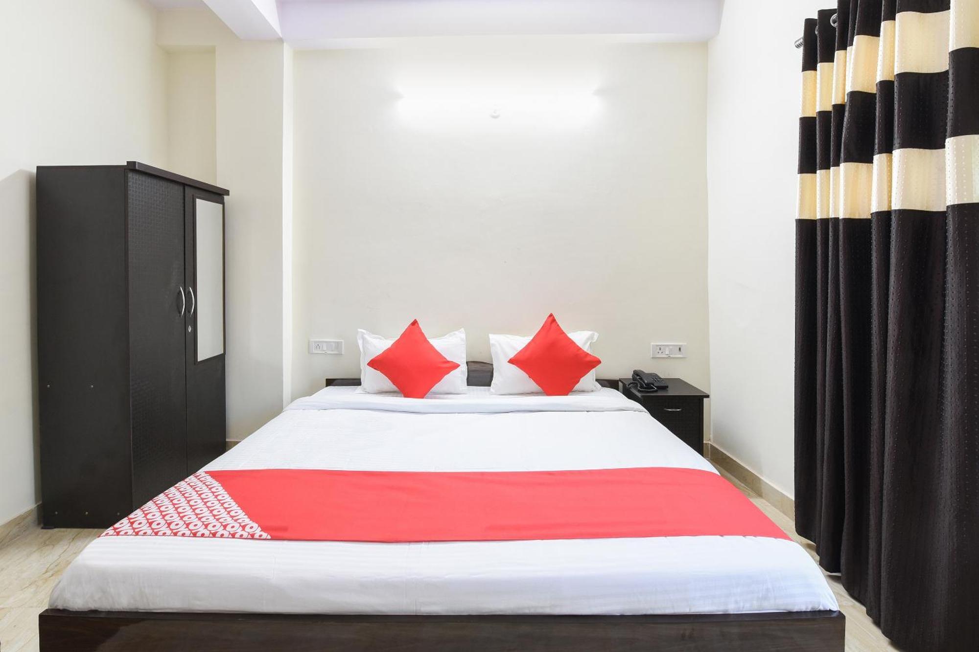 Hotel O Club Residency Új-Delhi Kültér fotó
