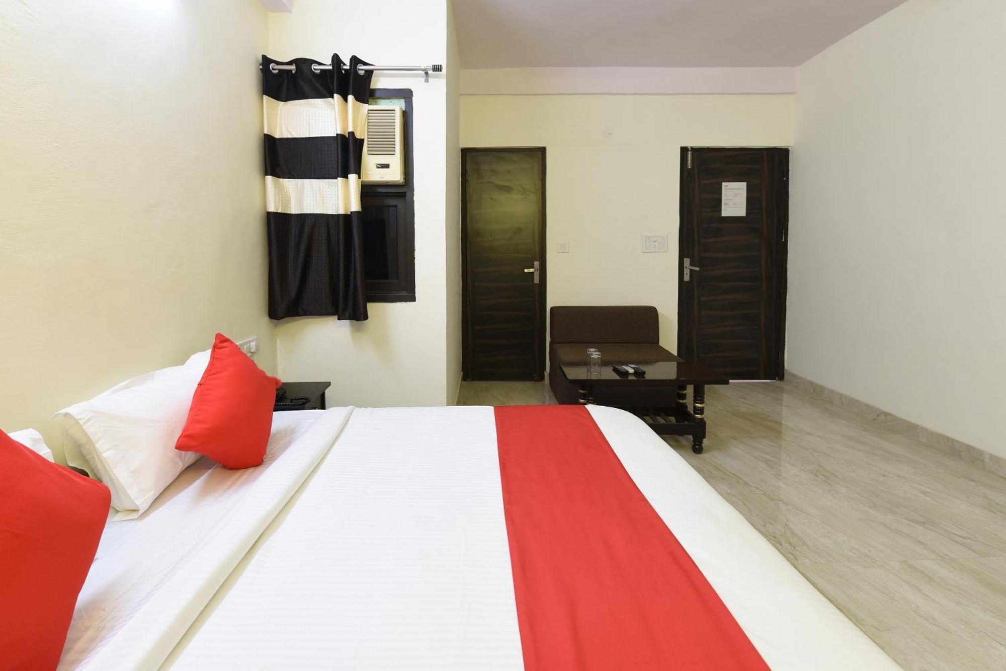 Hotel O Club Residency Új-Delhi Kültér fotó