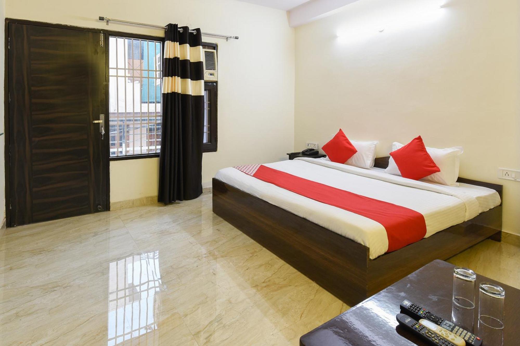 Hotel O Club Residency Új-Delhi Kültér fotó