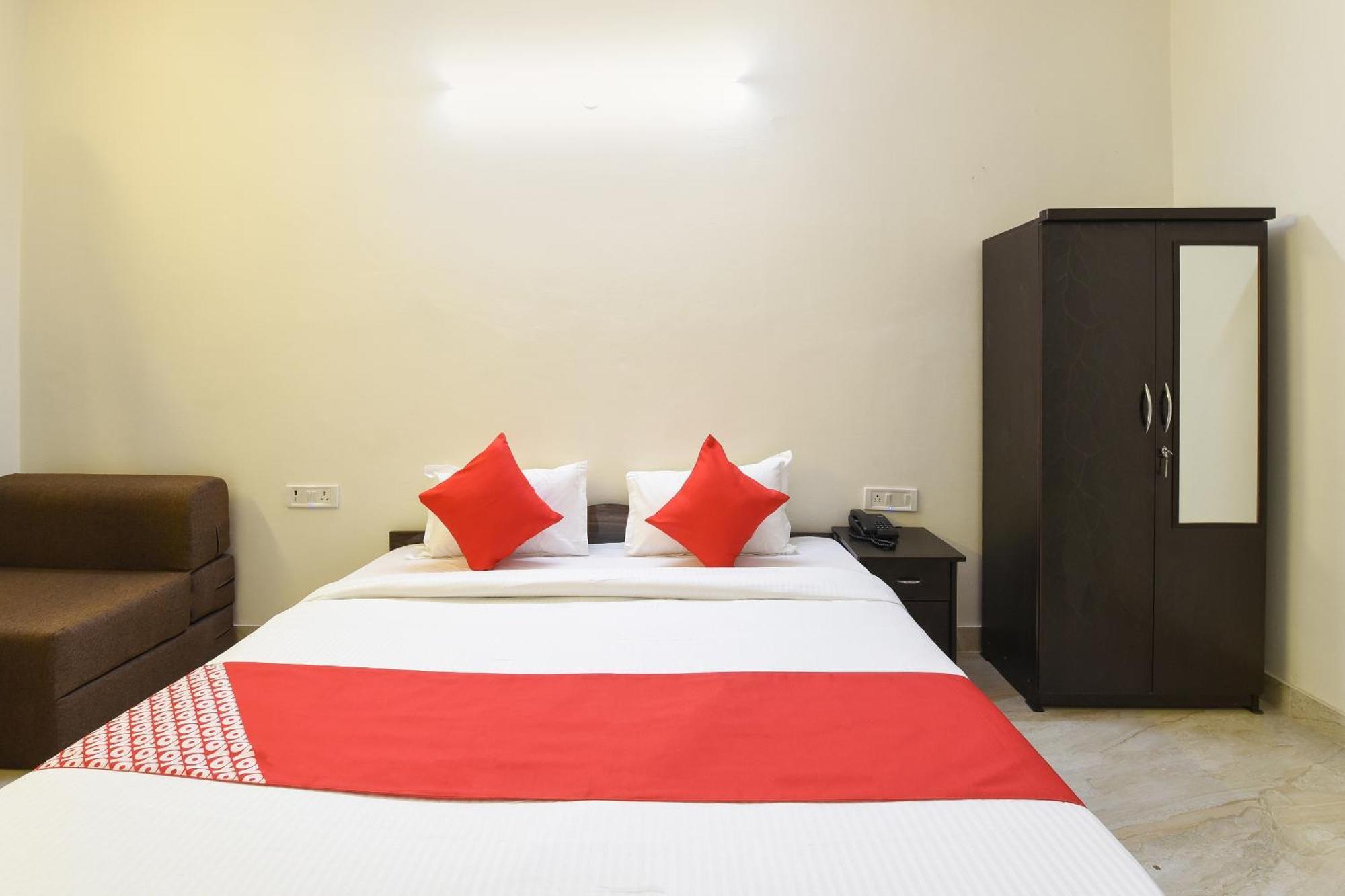 Hotel O Club Residency Új-Delhi Kültér fotó